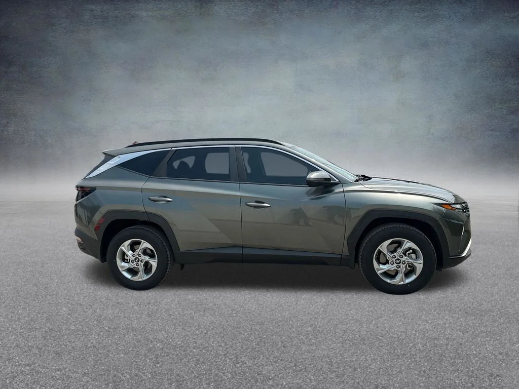 Used 2023 Amazon Gray Hyundai SEL image 6