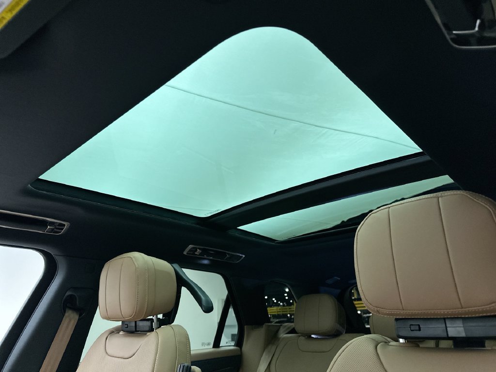 New 2027 Borasco Grey Land Rover SE image 11