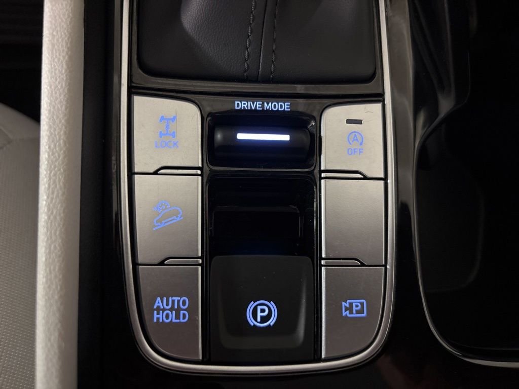 Certified Used 2025 Gray Hyundai SE image 20