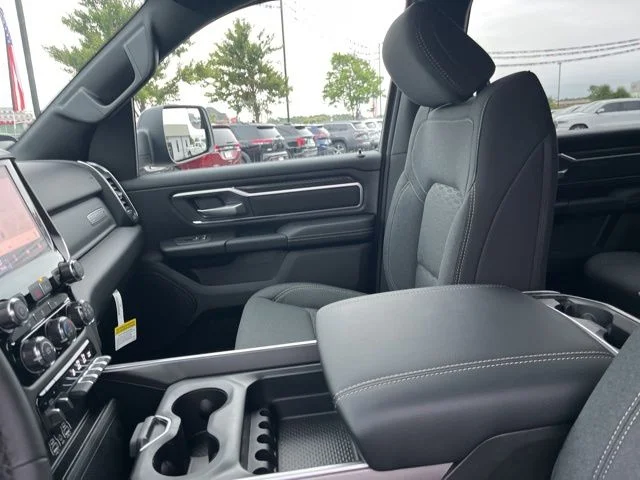 New 2026 Diamond Black Crystal Pearl-Coat Exterior Paint RAM Big Horn/Lone Star image 10