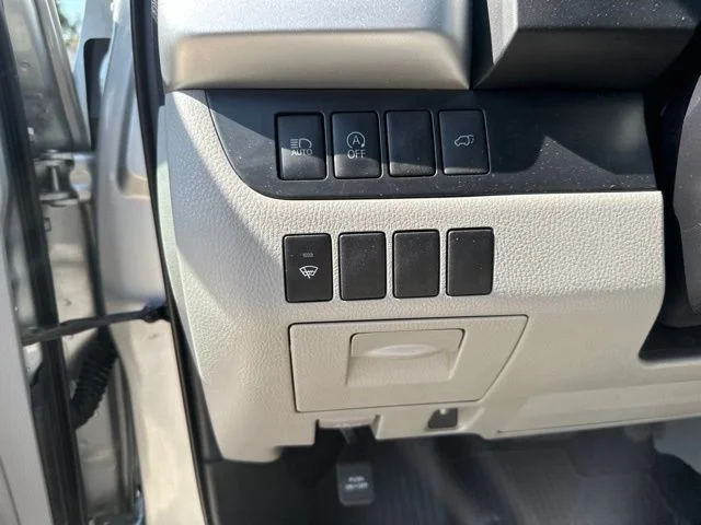 Used 2019 Silver Toyota XLE image 19