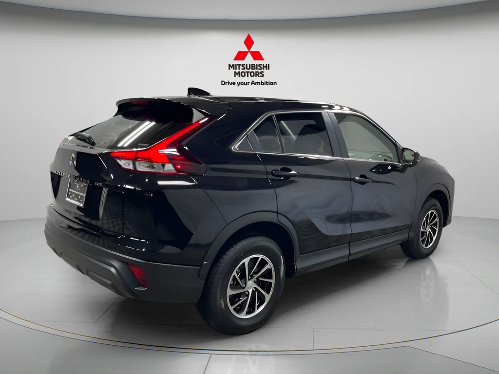 New 2026 Labrador Black Pearl Mitsubishi ES image 3