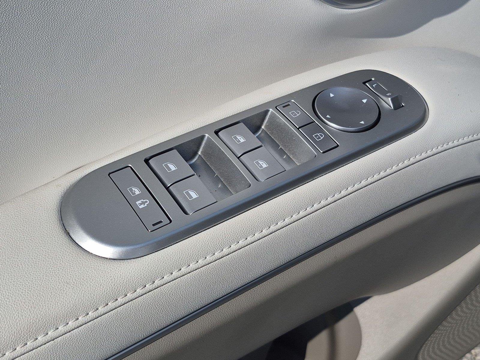 Used 2026 Typhoon Silver Metallic Hyundai SEL 8P image 15