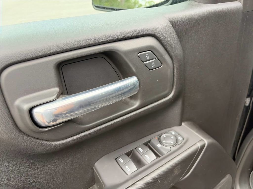 Used 2022 Black Chevrolet Custom image 14