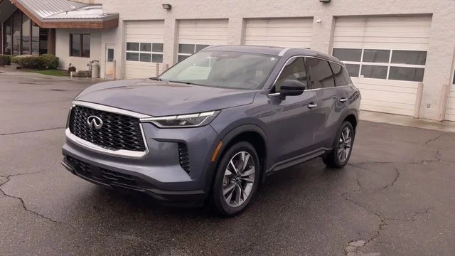 Used 2025 Blue INFINITI LUXE image 5