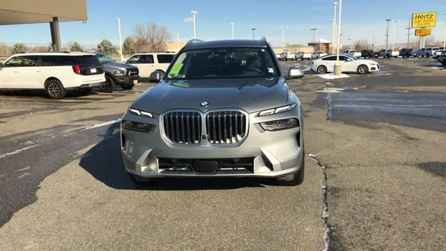 Used 2025 Gray BMW xDrive40i image 3