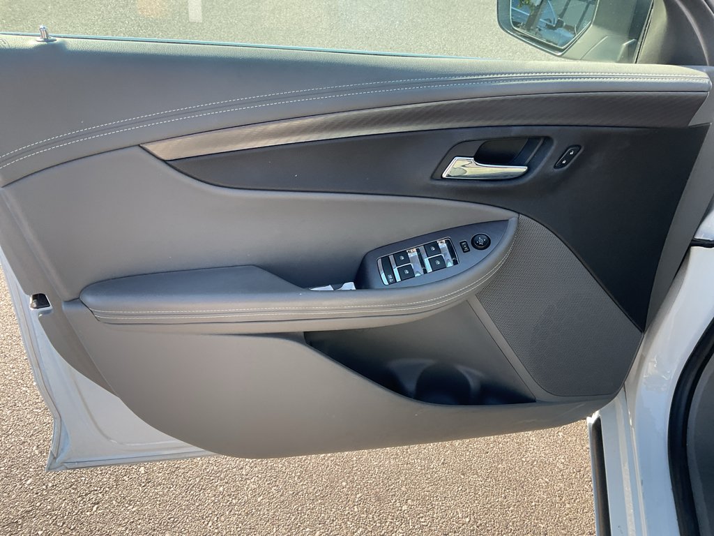 Used 2014 Summit White Chevrolet LS image 17
