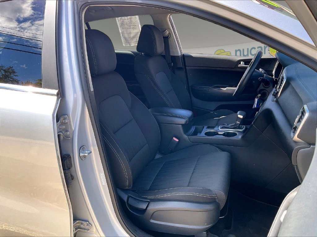 Used 2017 Sparkling Silver Kia LX image 10