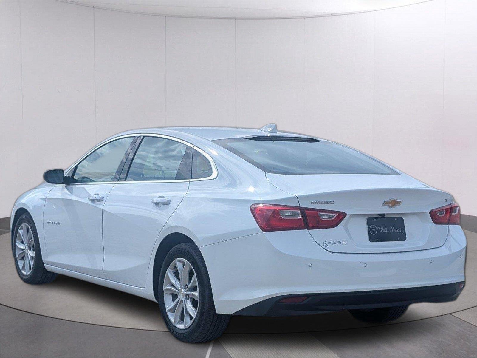 Used 2024 Summit White Chevrolet 1LT image 3