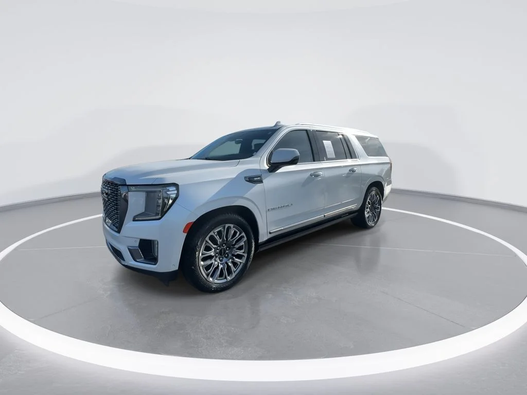 Used 2023 White GMC Denali Ultimate image 4