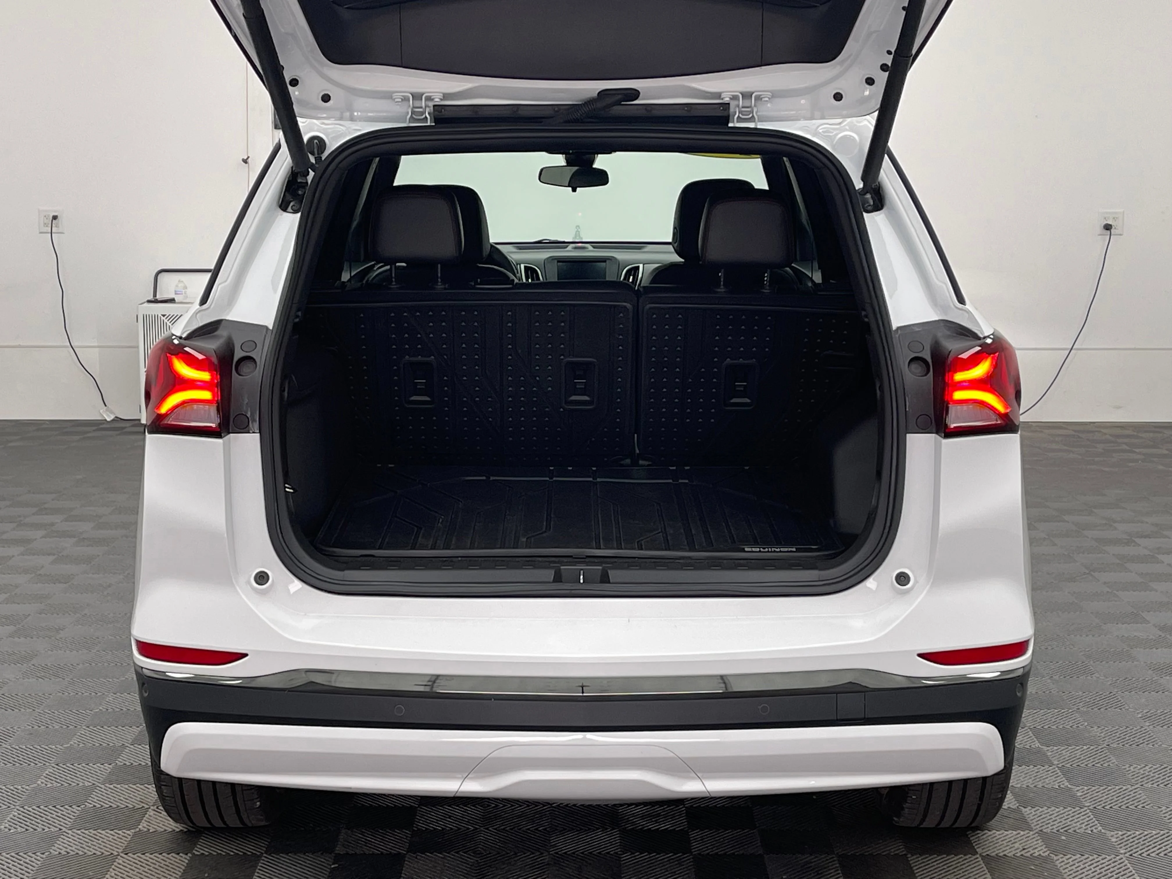 Used 2023 Summit White Chevrolet RS image 9
