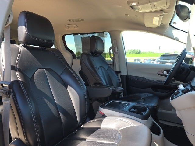 Certified Used 2023 Velvet Red Pearlcoat Chrysler Touring L image 16