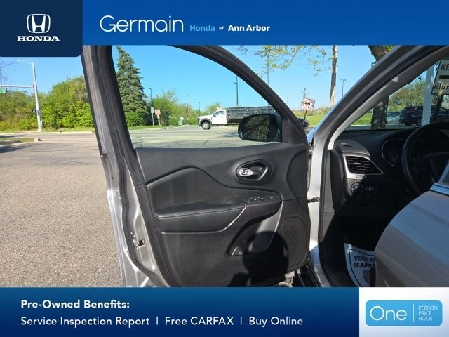 Used 2020 Billet Silver Metallic Jeep Latitude Plus image 18