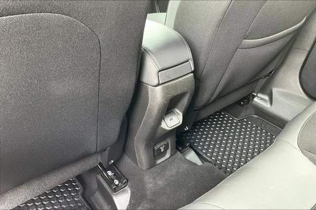 Used 2022 Blue Jeep Altitude image 10