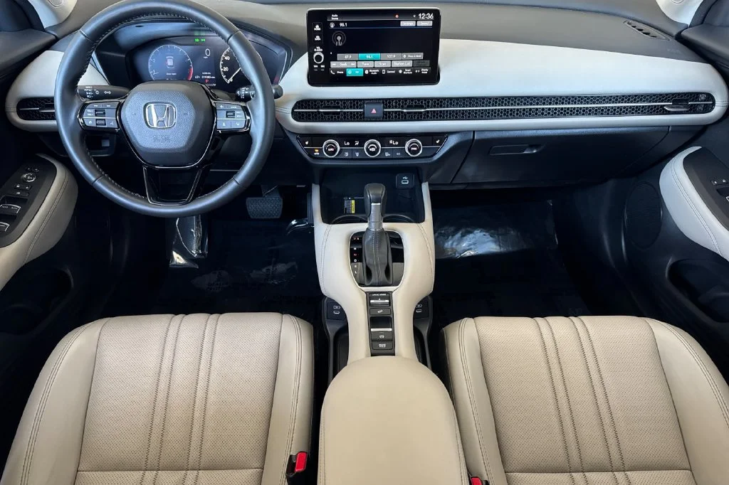 Certified Used 2025 Lunar Silver Metallic Honda EX-L image 16