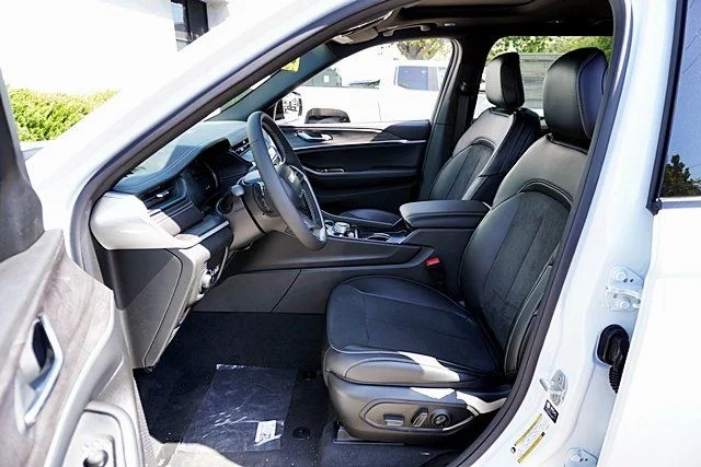 New 2026 Bright White Clearcoat Jeep Altitude image 17