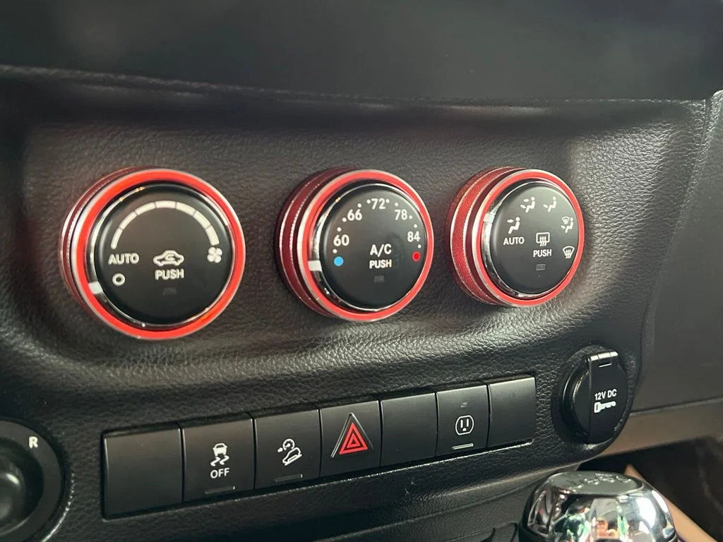 Used 2013 Billet Silver Metallic Jeep Unlimited Sahara image 26