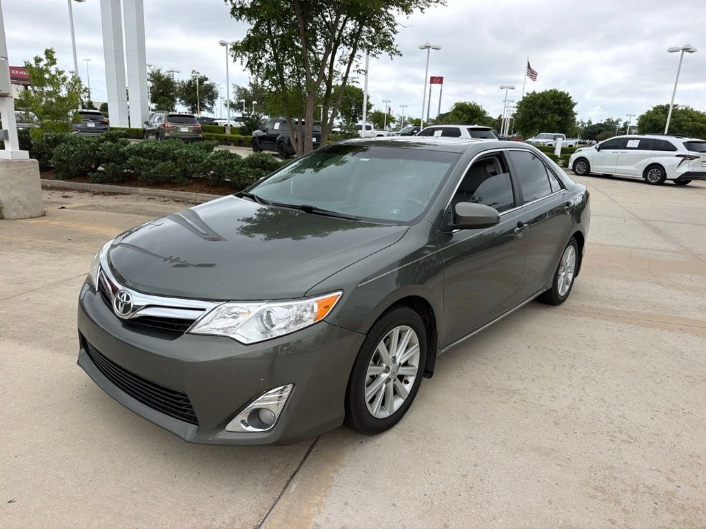 Used 2013 Green Toyota XLE image 1
