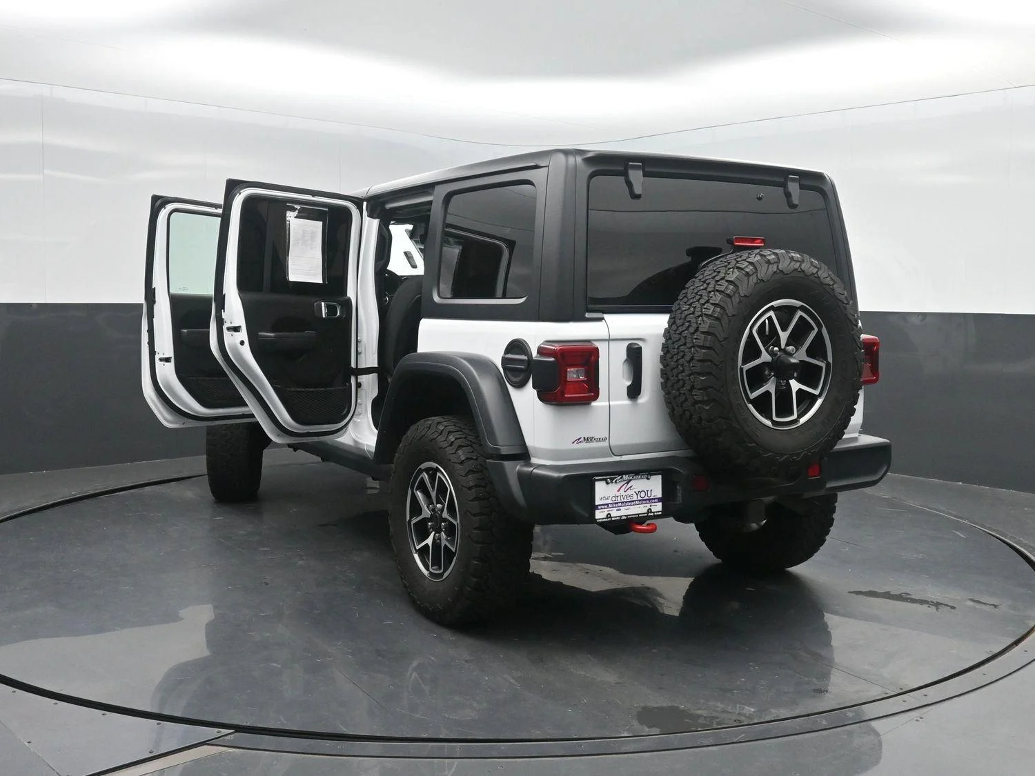 Used 2024 Bright White Jeep Rubicon image 42