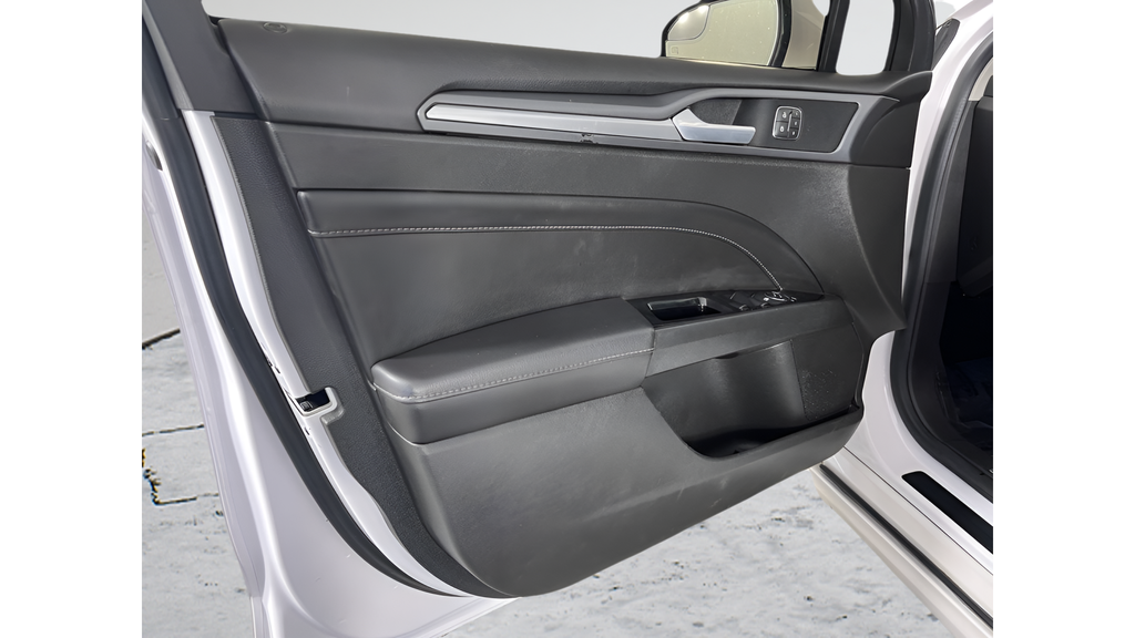 Used 2014  Ford Titanium image 9