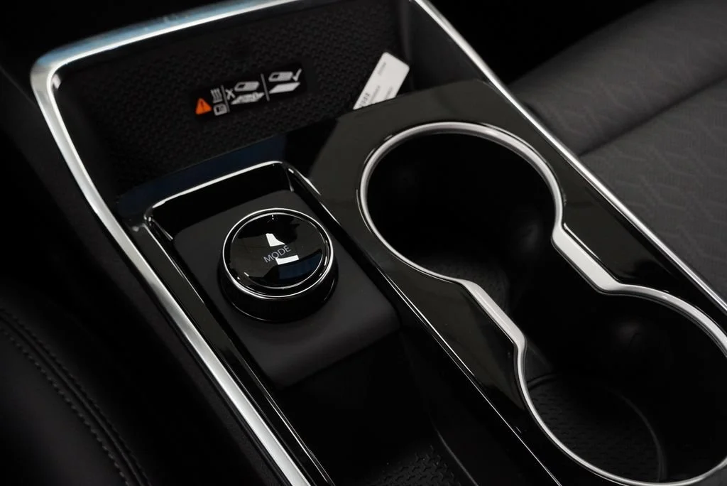 New 2027 Mosaic Black Metallic Chevrolet LT image 19
