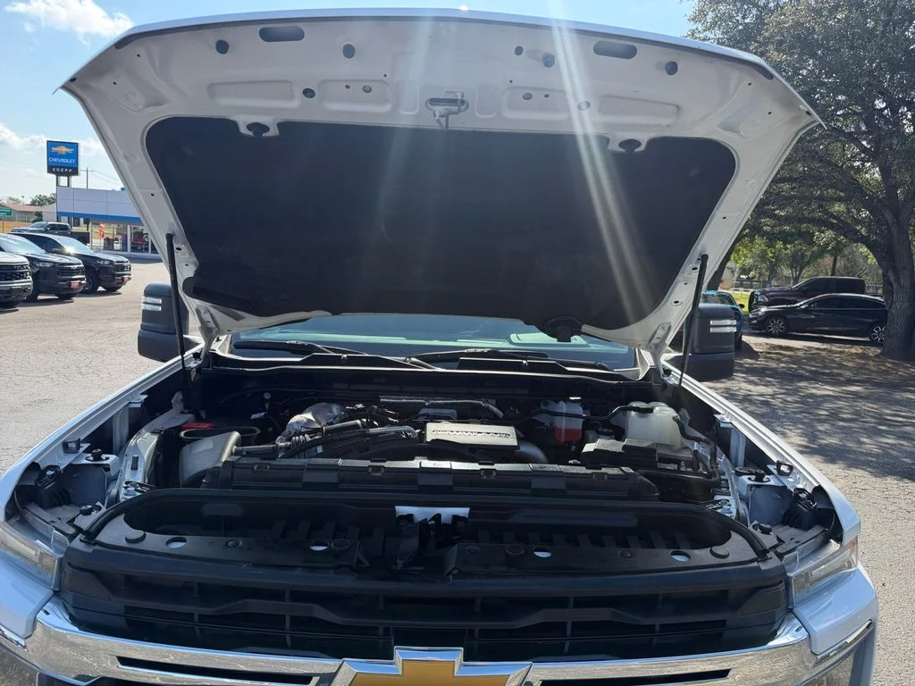 Used 2025 Summit White Chevrolet LT image 20