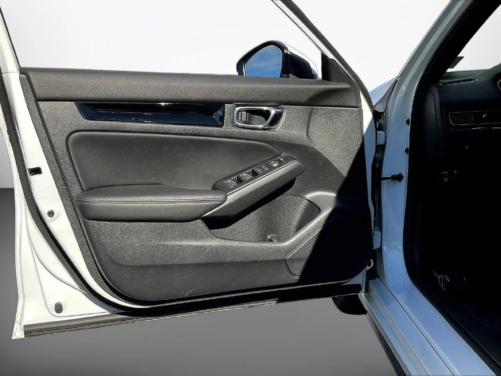 Used 2022 Platinum White Pearl Honda Sport Touring image 22