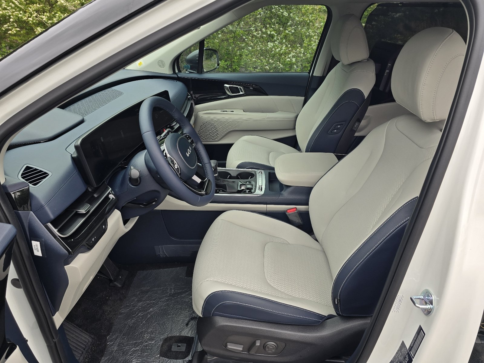 New 2026 Snow White Pearl Kia SX Prestige image 5