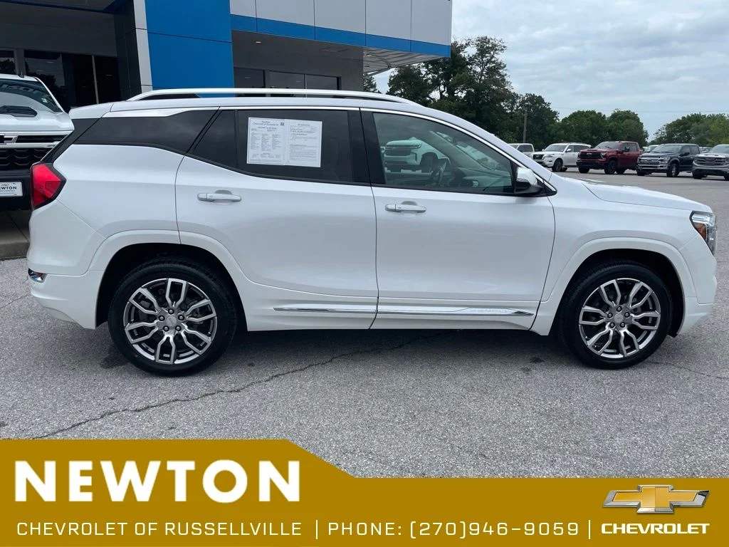 Used 2022 White Frost GMC Denali image 40