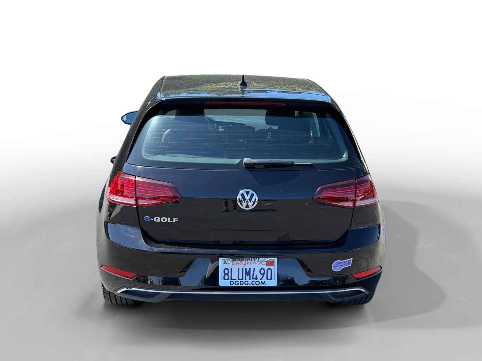 Used 2019 Deep Black Volkswagen SE image 4