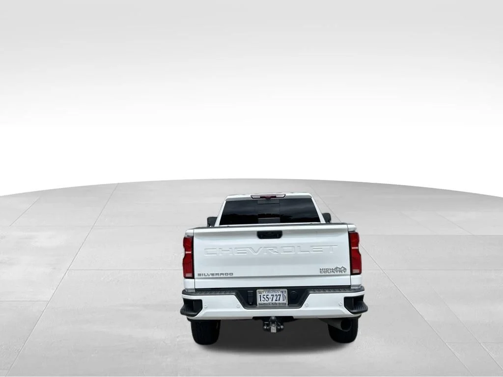 Used 2024 Summit White Chevrolet High Country image 4