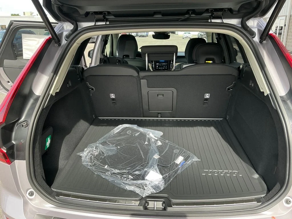 2026 Volvo XC60 Plus - Photo 13