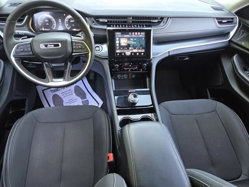 Used 2023 Bright White Clearcoat Jeep Laredo image 10
