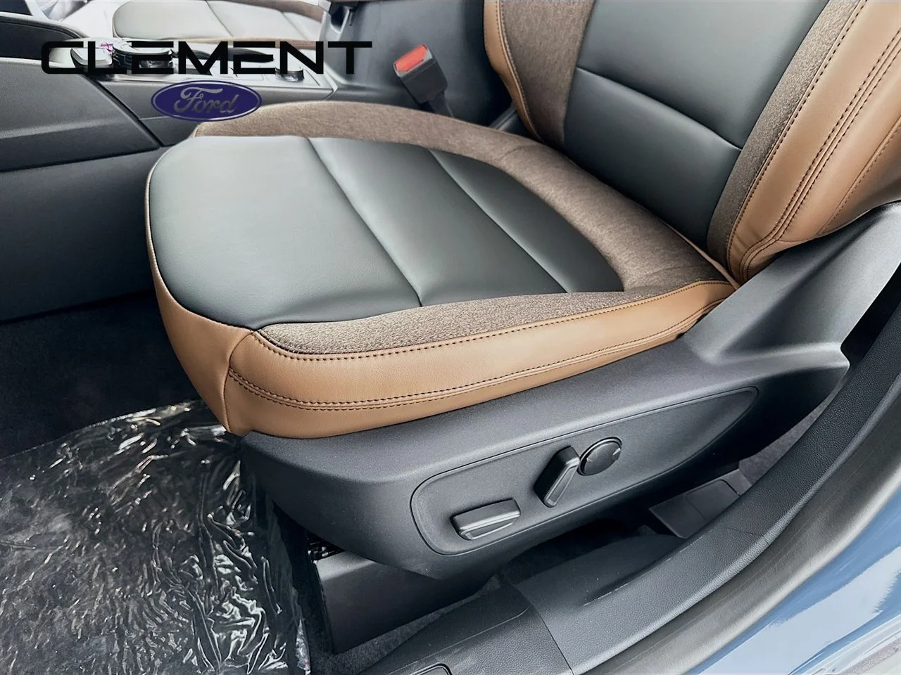 New 2026 Azure Gray Metallic Tri-Coat Ford Outer Banks® image 27