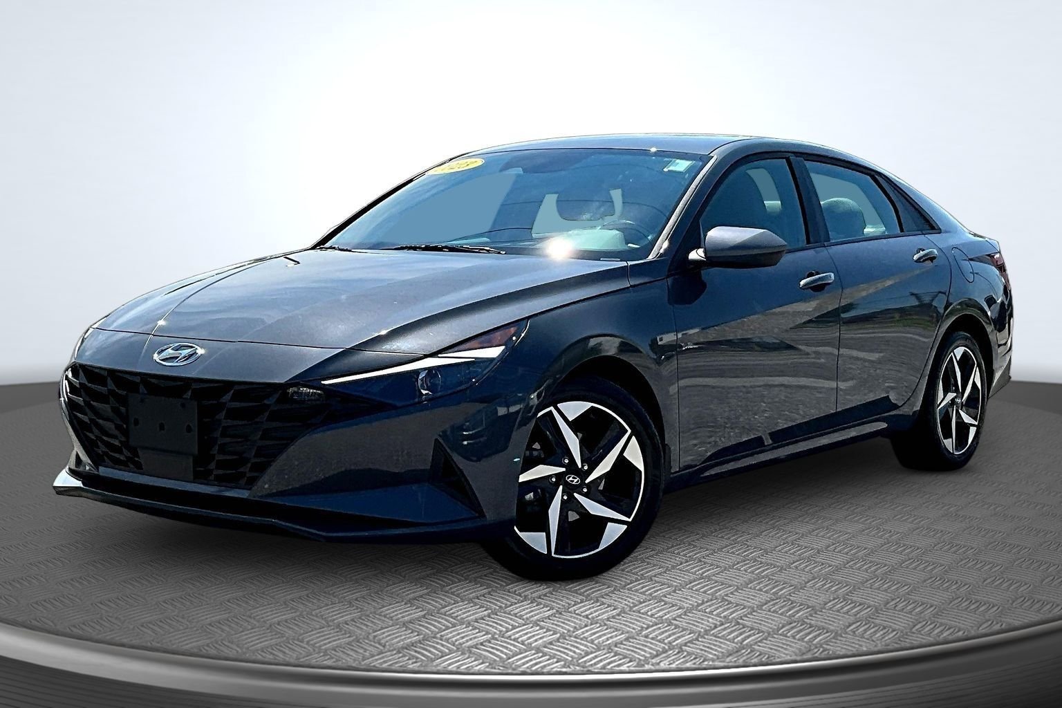 Used 2023 Gray Hyundai SEL image 1