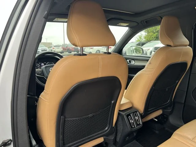 Used 2019 White Volvo T5 Inscription image 29