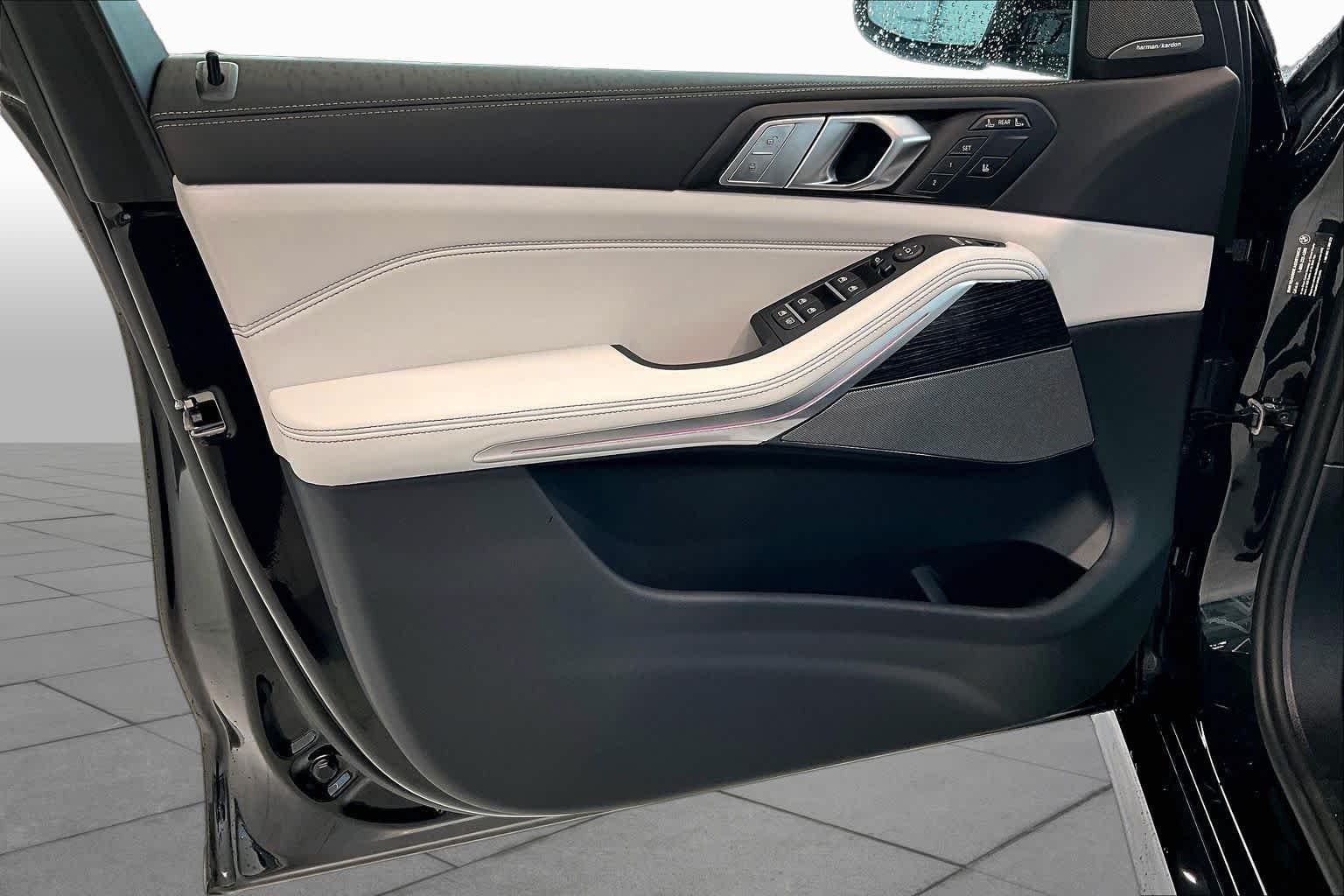 New 2026 Black Sapphire Metallic BMW xDrive40i image 10