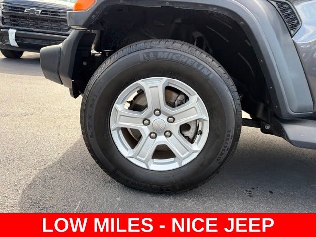 Used 2020 Gray Jeep Unlimited Sport S image 9