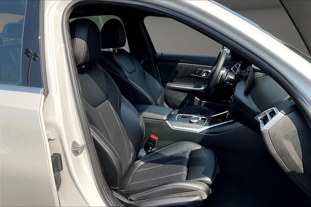 Used 2025 White BMW 330i image 31