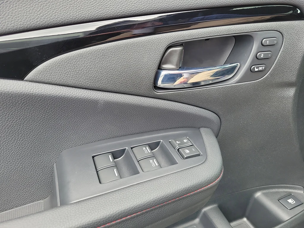 New 2026 Crystal Black Pearl Honda Black Edition image 13
