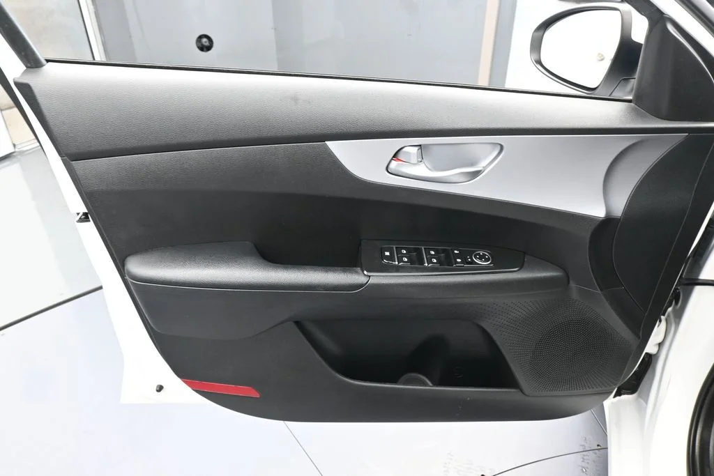 Used 2023 Snow White Pearl Kia LXS image 12
