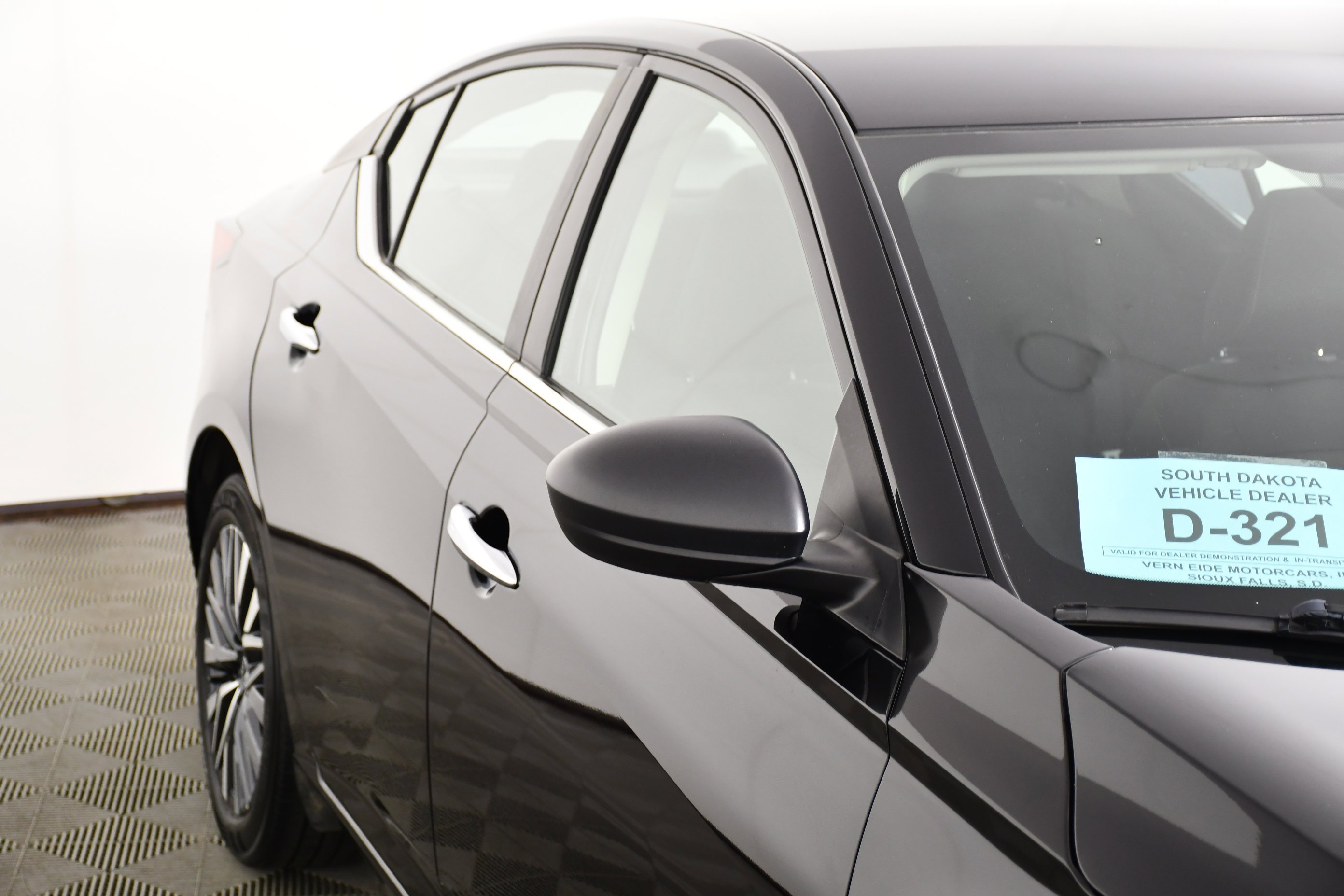 Used 2024 Super Black Nissan 2.5 SV image 14