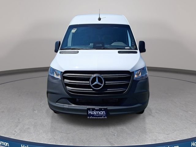 New 2026 Arctic+White Mercedes-Benz Cargo 170 WB image 2