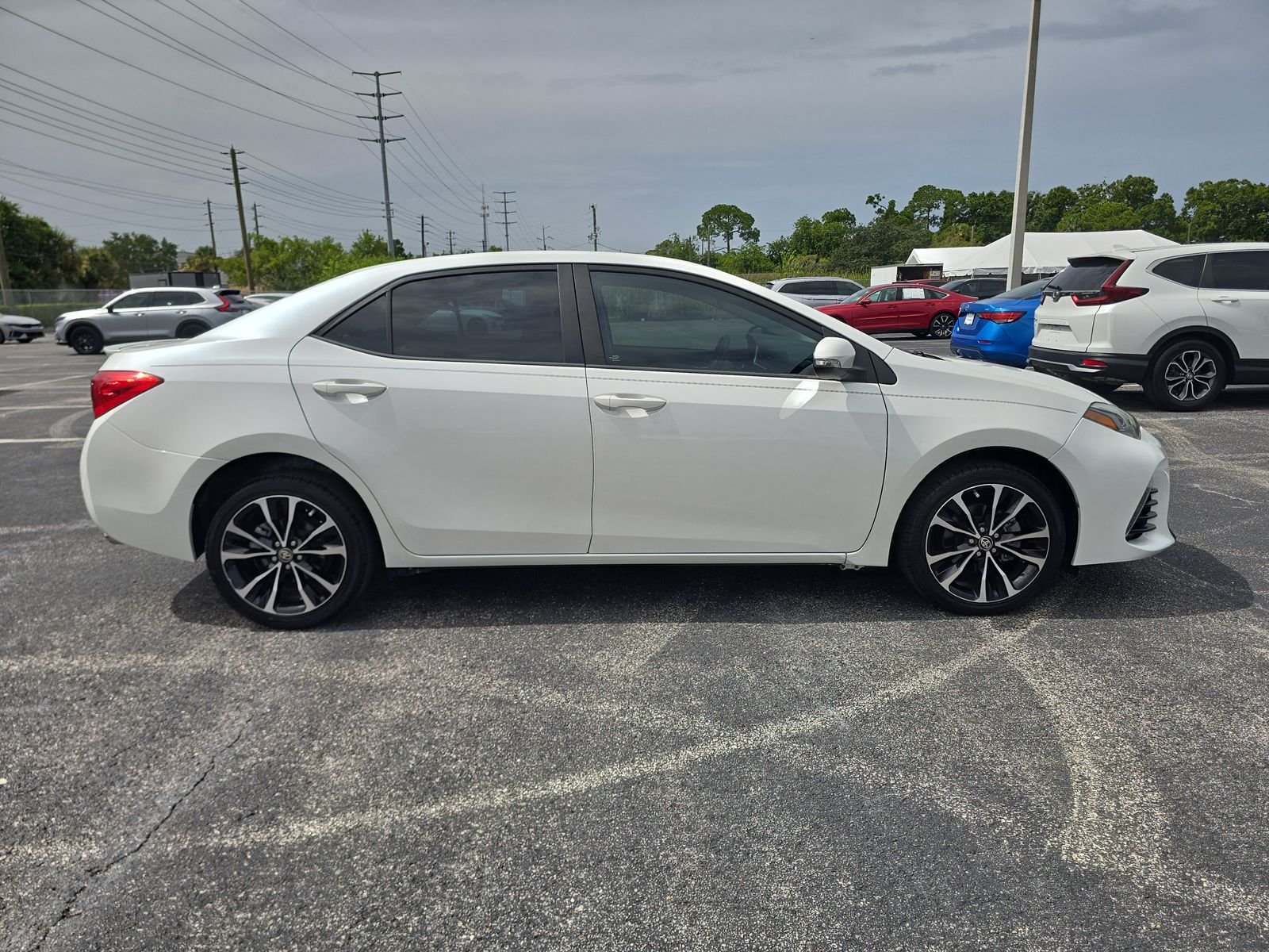 Used 2017 White Toyota SE image 3