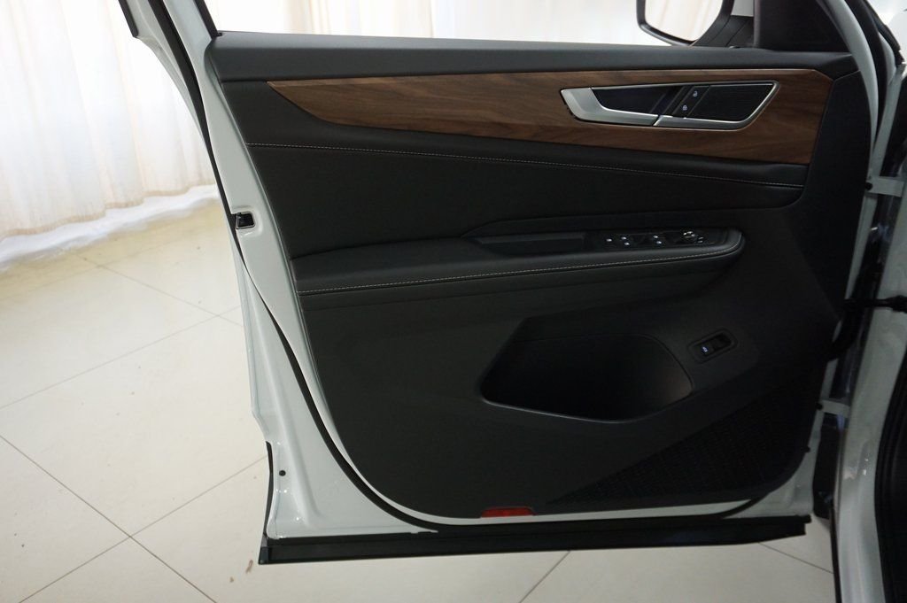 2026 Volkswagen Atlas SE w/Tech - Photo 26