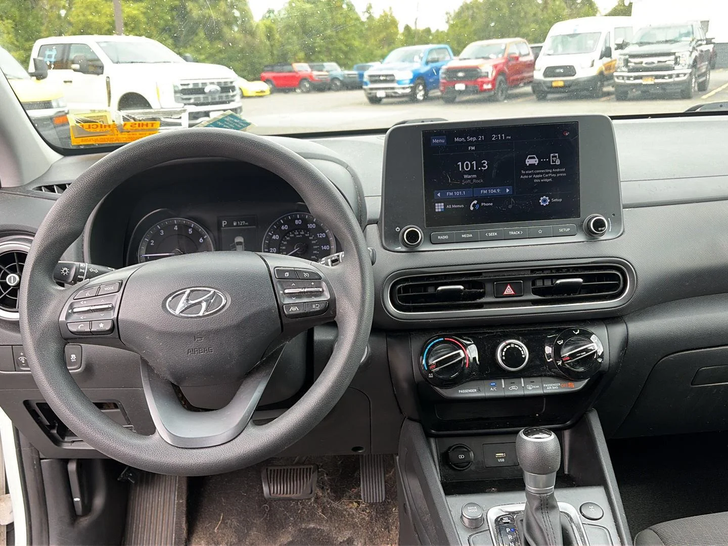 Used 2022 Lunar White Hyundai SEL image 10
