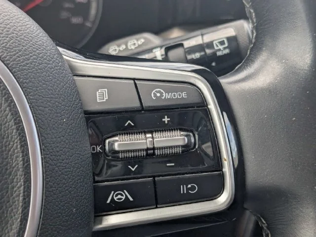 Used 2023 Black Kia X-Line S image 24