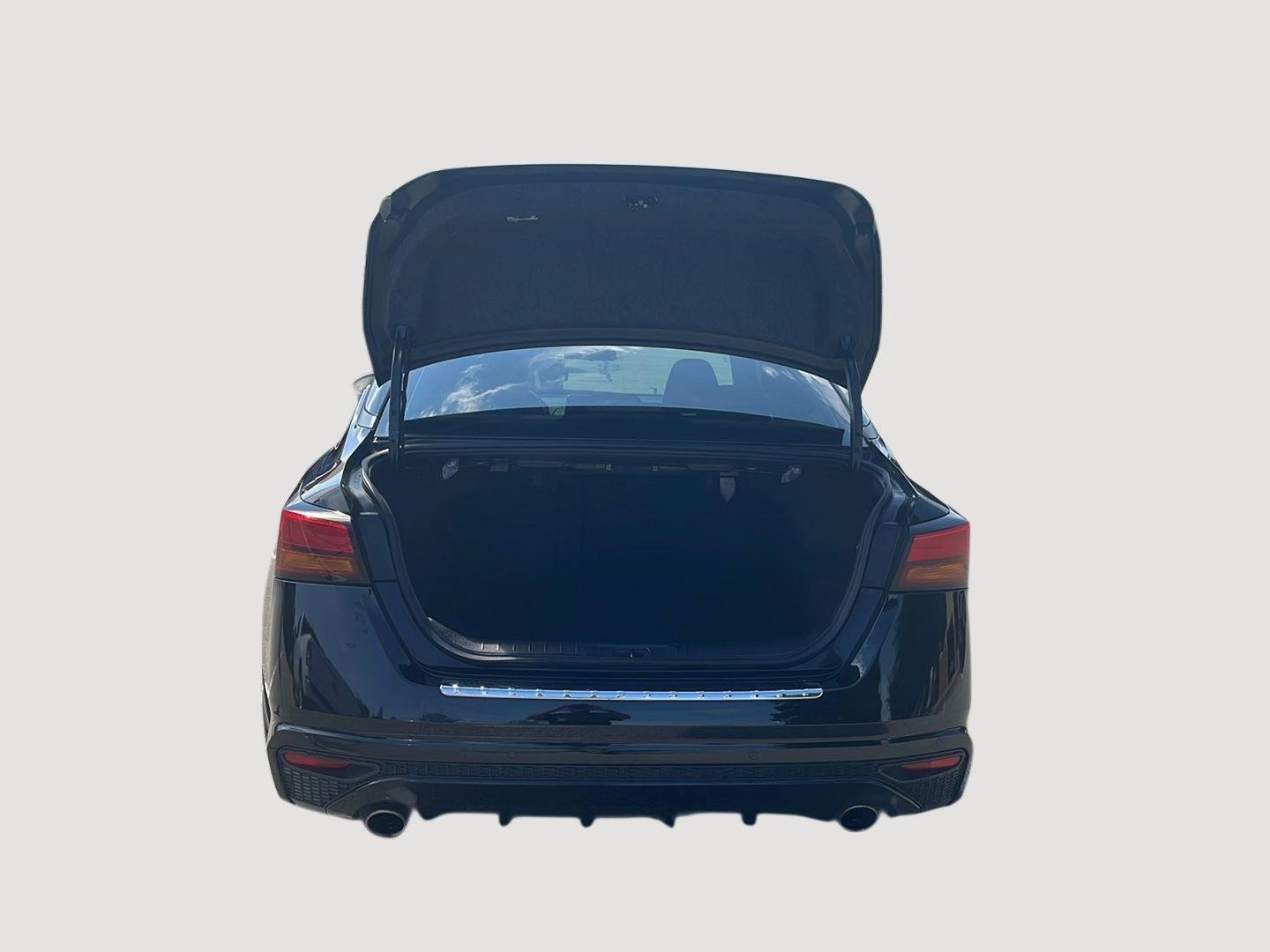 Used 2022 Super Black Nissan 2.5 SV image 31