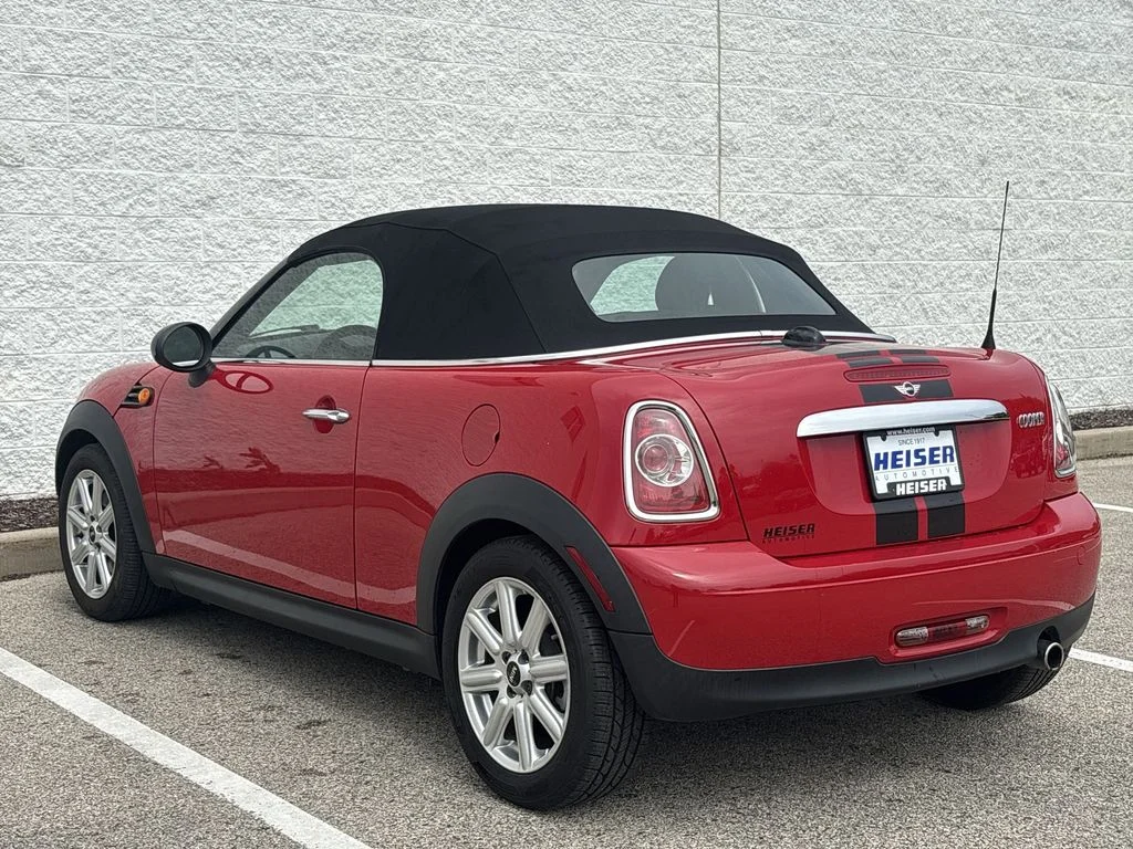 Used 2013 Red MINI  image 11