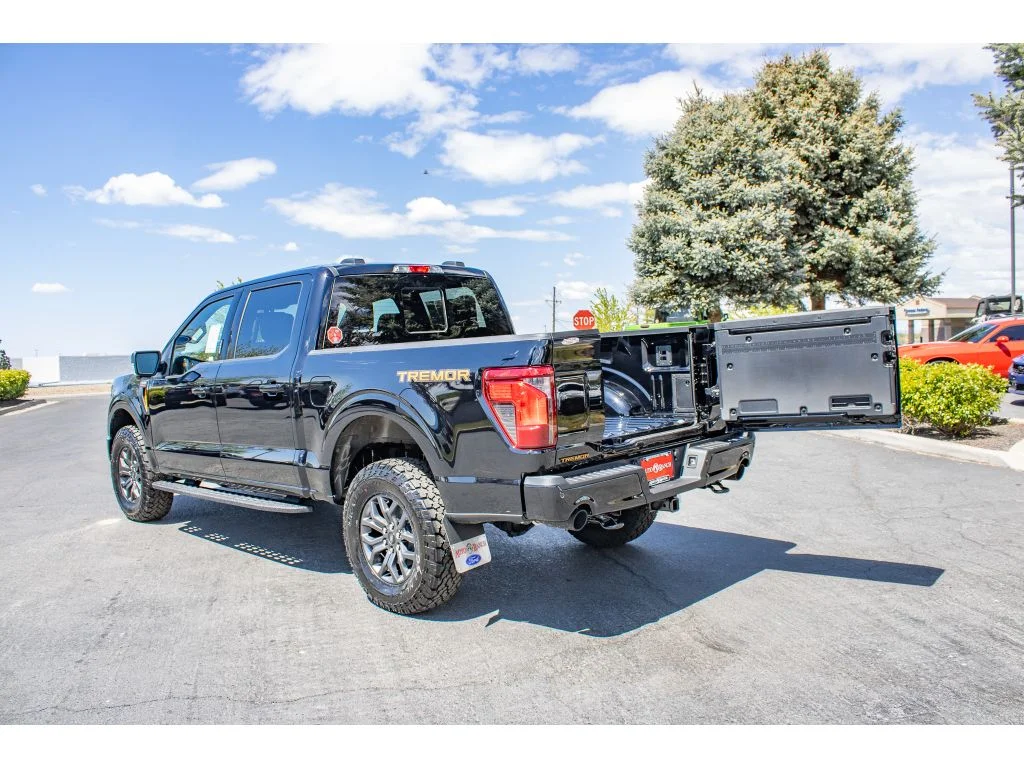 New 2026 AGATE BLACK METALLIC Ford Tremor image 13
